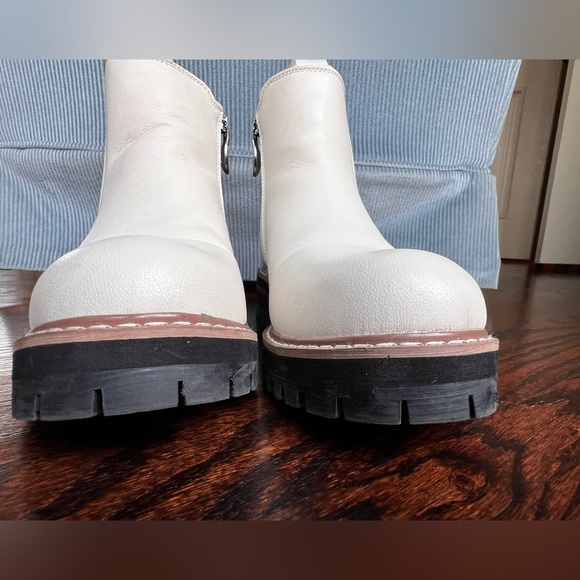 White Lug Sole Boots sz 38 euro / 7.5 US - Picture 6 of 10